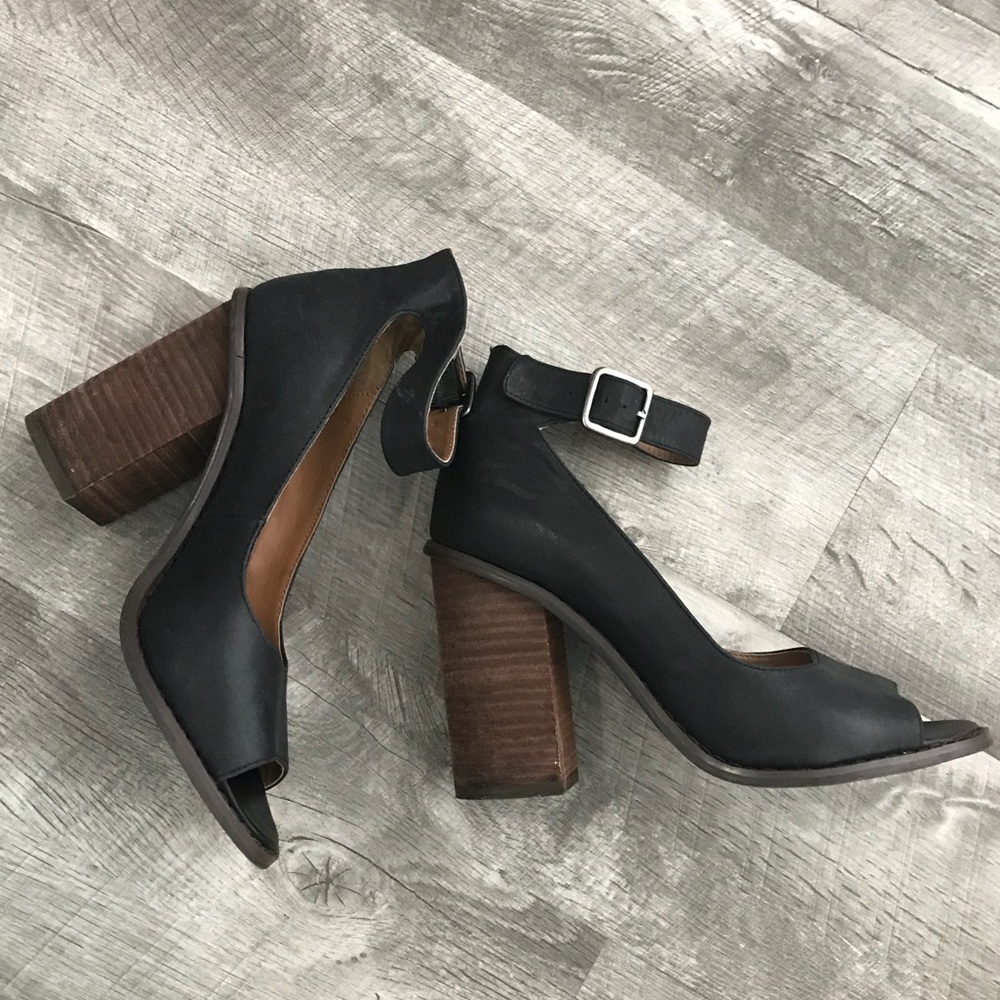 KDB Ankle strap shoes 🖤